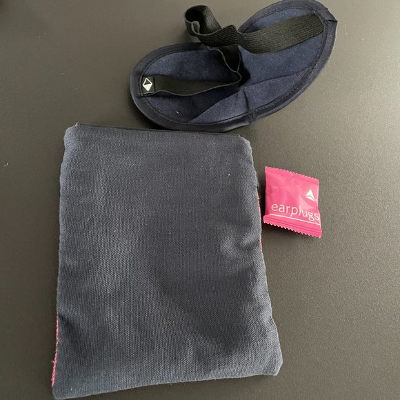 SOMEONE SOMEWHERE Delta Airline Premium Amenity Toiletry Kit Pouch With Eye Mask - Picture 3 of 4